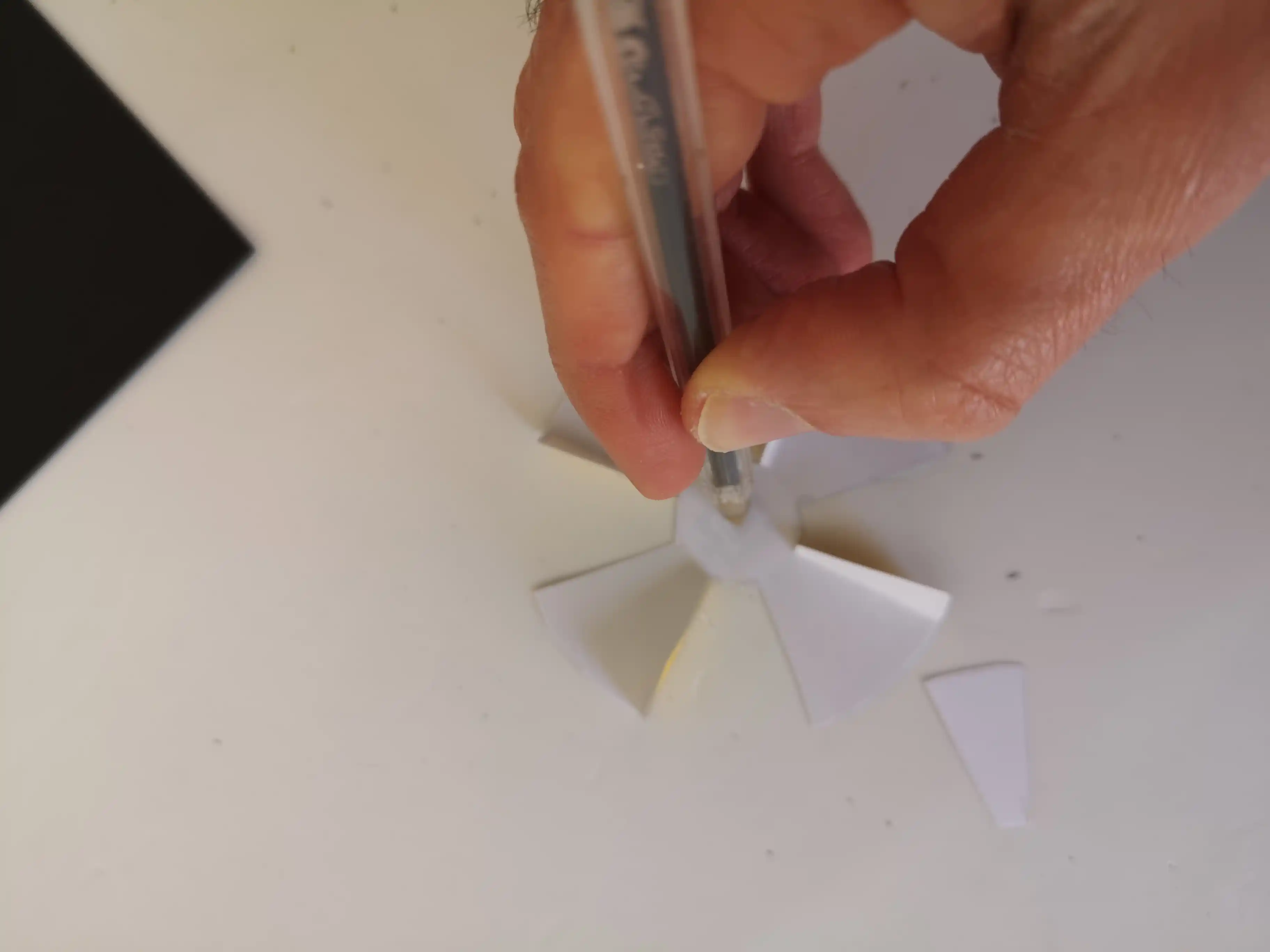 Creazione della piccola sede centrale della ventola con una penna a sfera