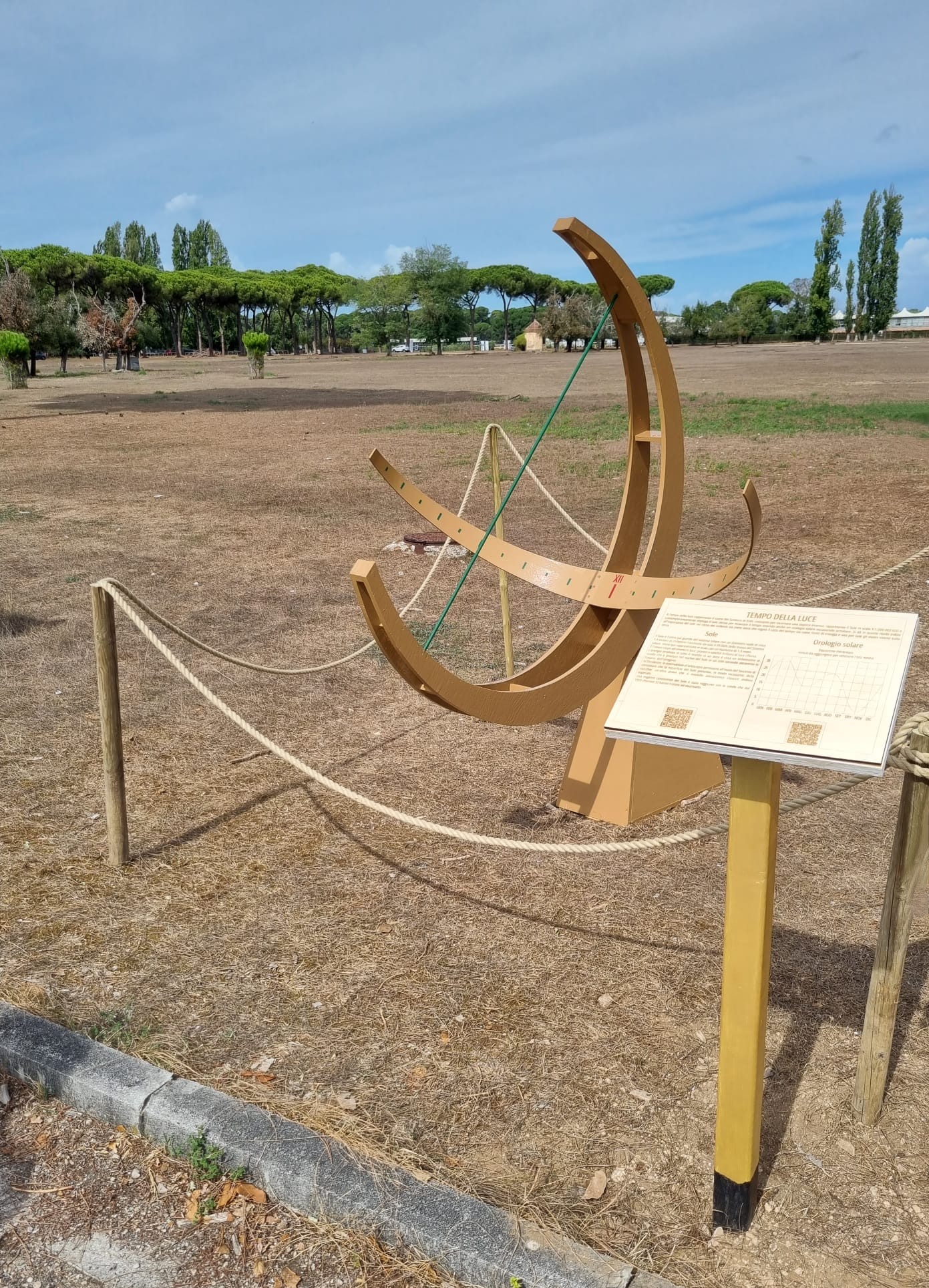 Meridiana armillare Tempo della Luce al Parco di San Rossore, parte del Sentiero di Enlil.